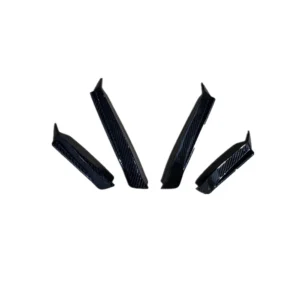 Nakładki aerodynamiczne na przedni zderzak Mercedes-Benz AMG C63.